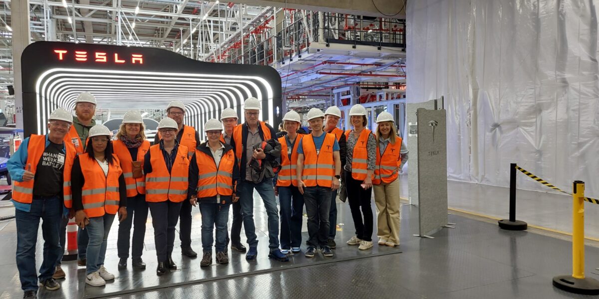 Berufsorientierungstournee 2024 in der Tesla Gigafactory